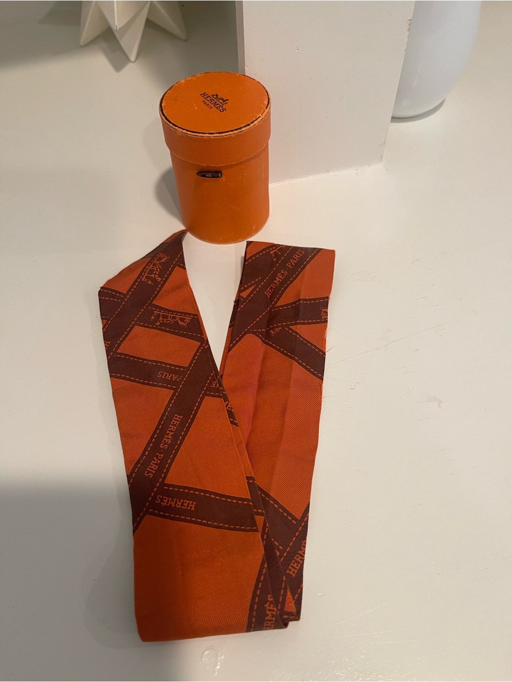 Hermès Twilly Scarf Orange Brown Pattern with Box - Fair Condition - Picture 2 of 11